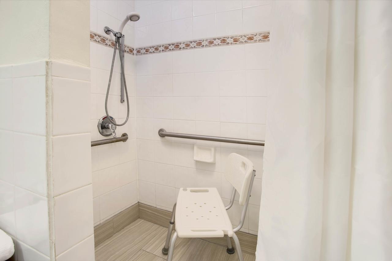 Ramada By Wyndham Fort Lauderdale Airport/Cruise Port - thumb 2