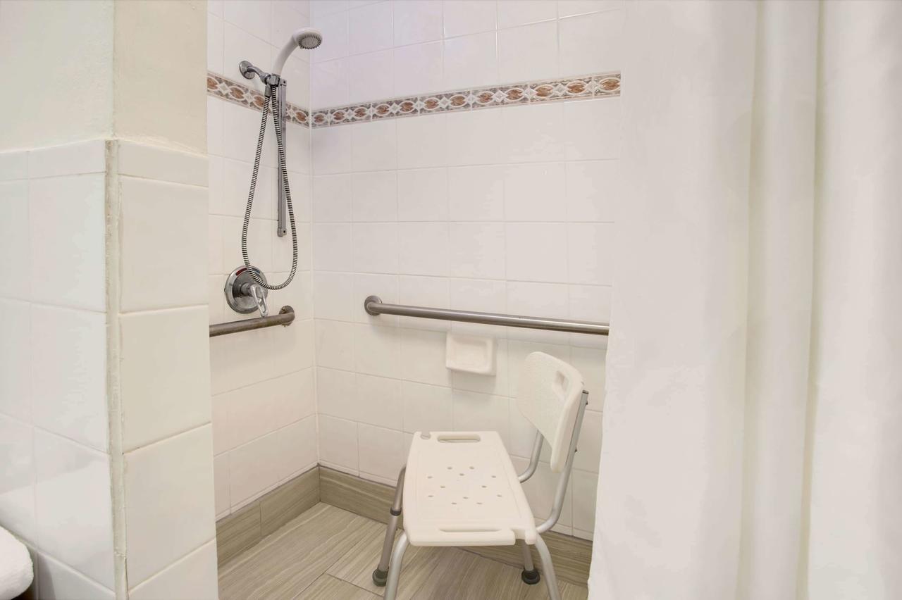 Ramada By Wyndham Fort Lauderdale Airport/Cruise Port - thumb 17