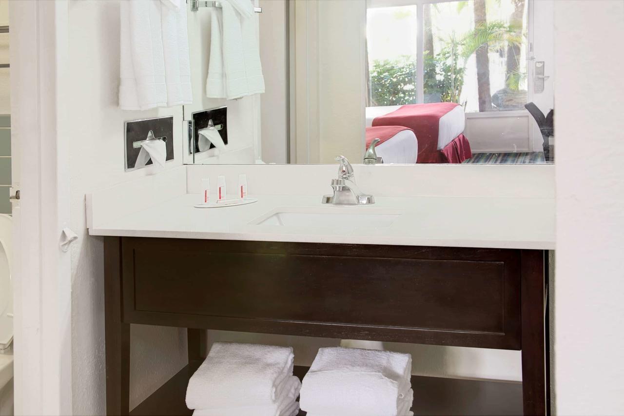 Ramada By Wyndham Fort Lauderdale Airport/Cruise Port - thumb 16