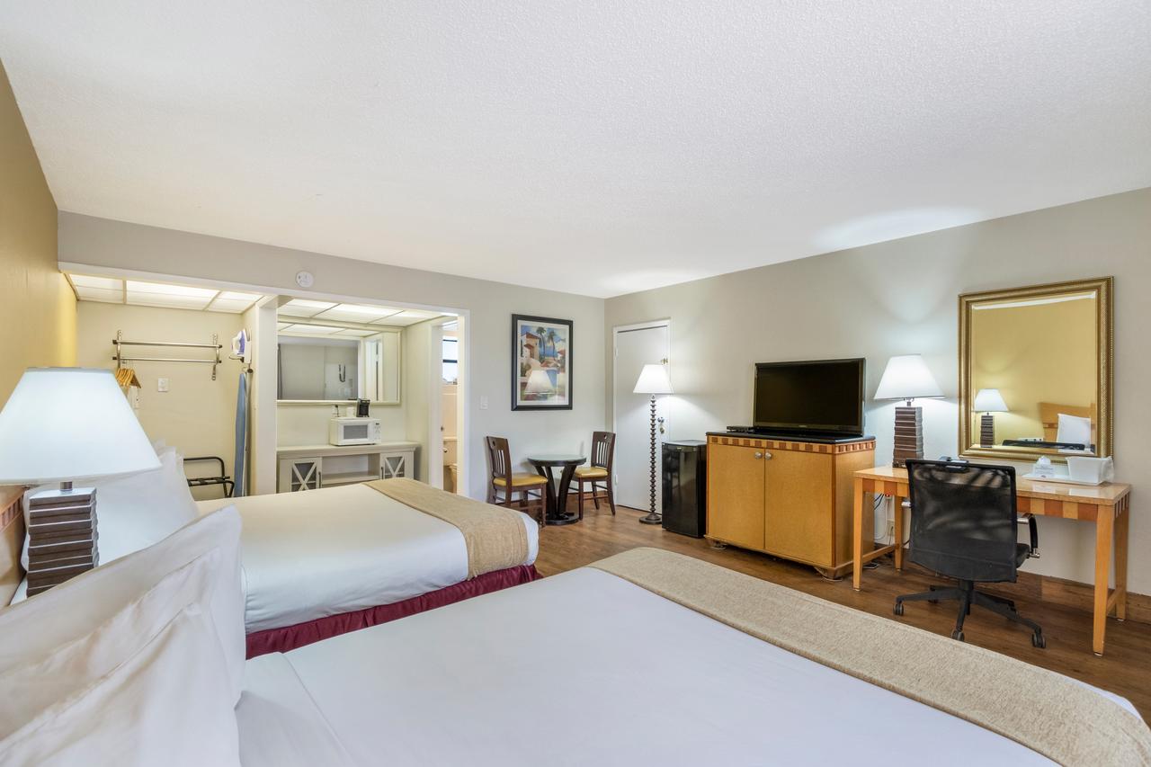 Ocean Reef Hotel - thumb 17