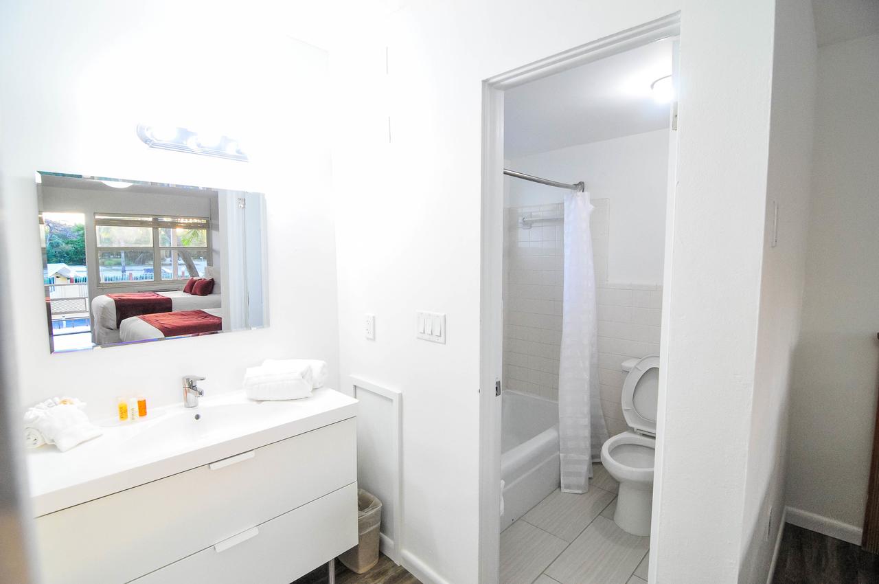 Regency Inn & Suites Sarasota - thumb 32