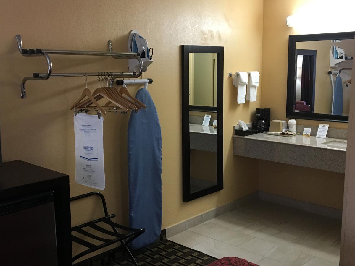 Days Inn By Wyndham Sarasota Bay - thumb 2