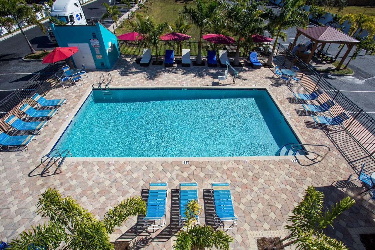 Days Inn By Wyndham Sarasota Bay - thumb 20