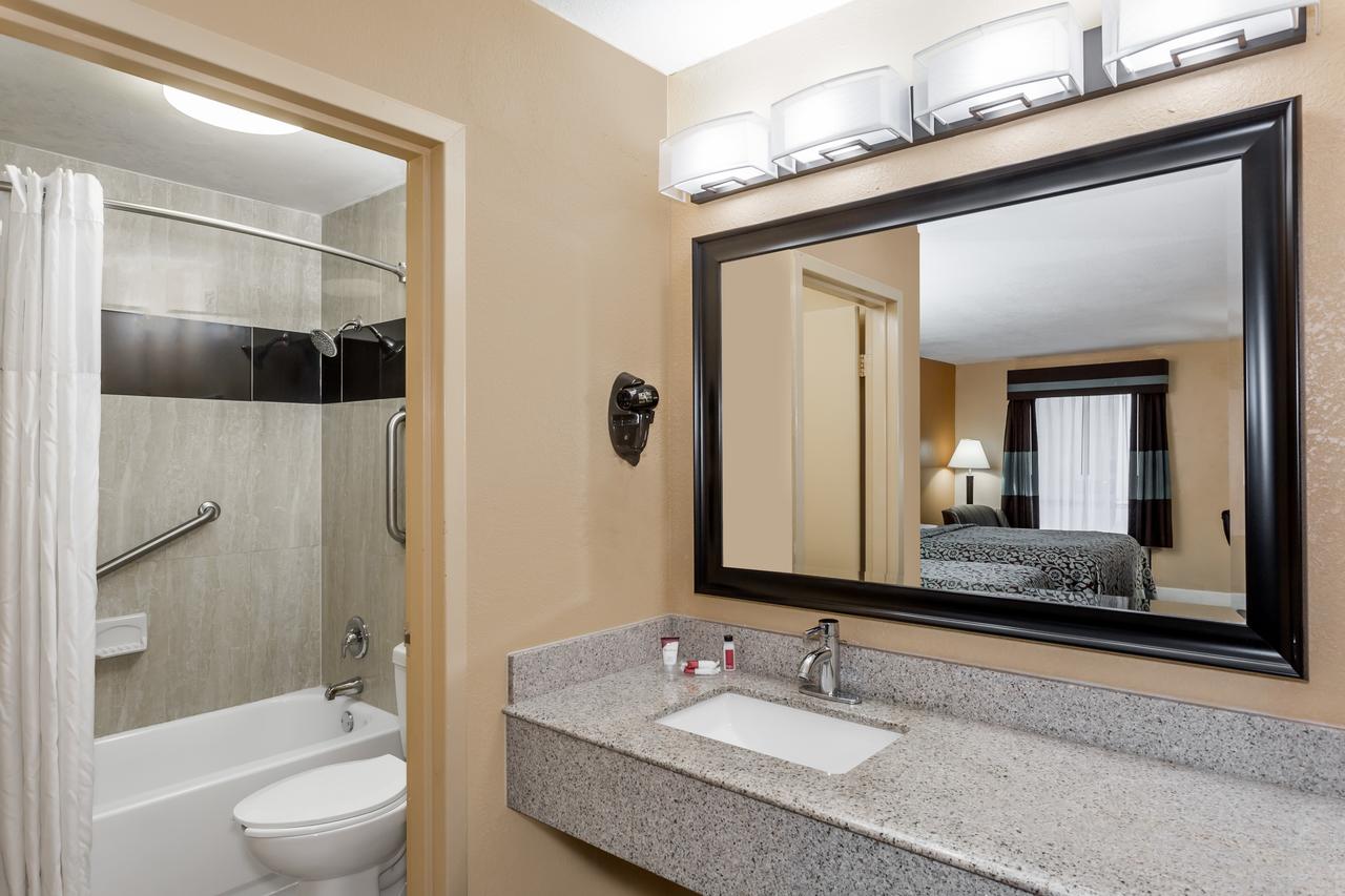 Days Inn By Wyndham Sarasota Bay - thumb 18