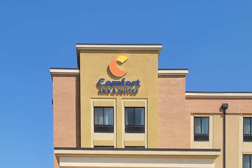 Comfort Inn & Suites - thumb 0