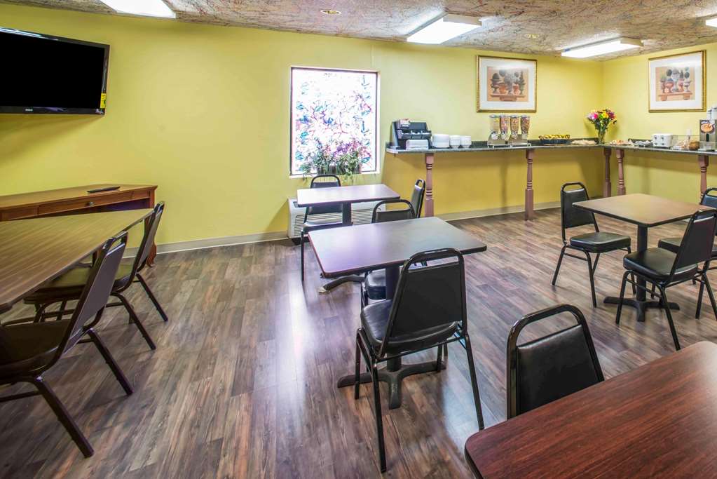 Econo Lodge - thumb 12