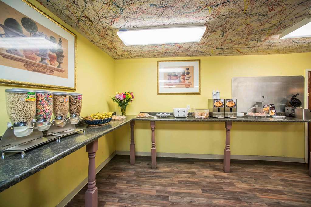 Econo Lodge - thumb 13