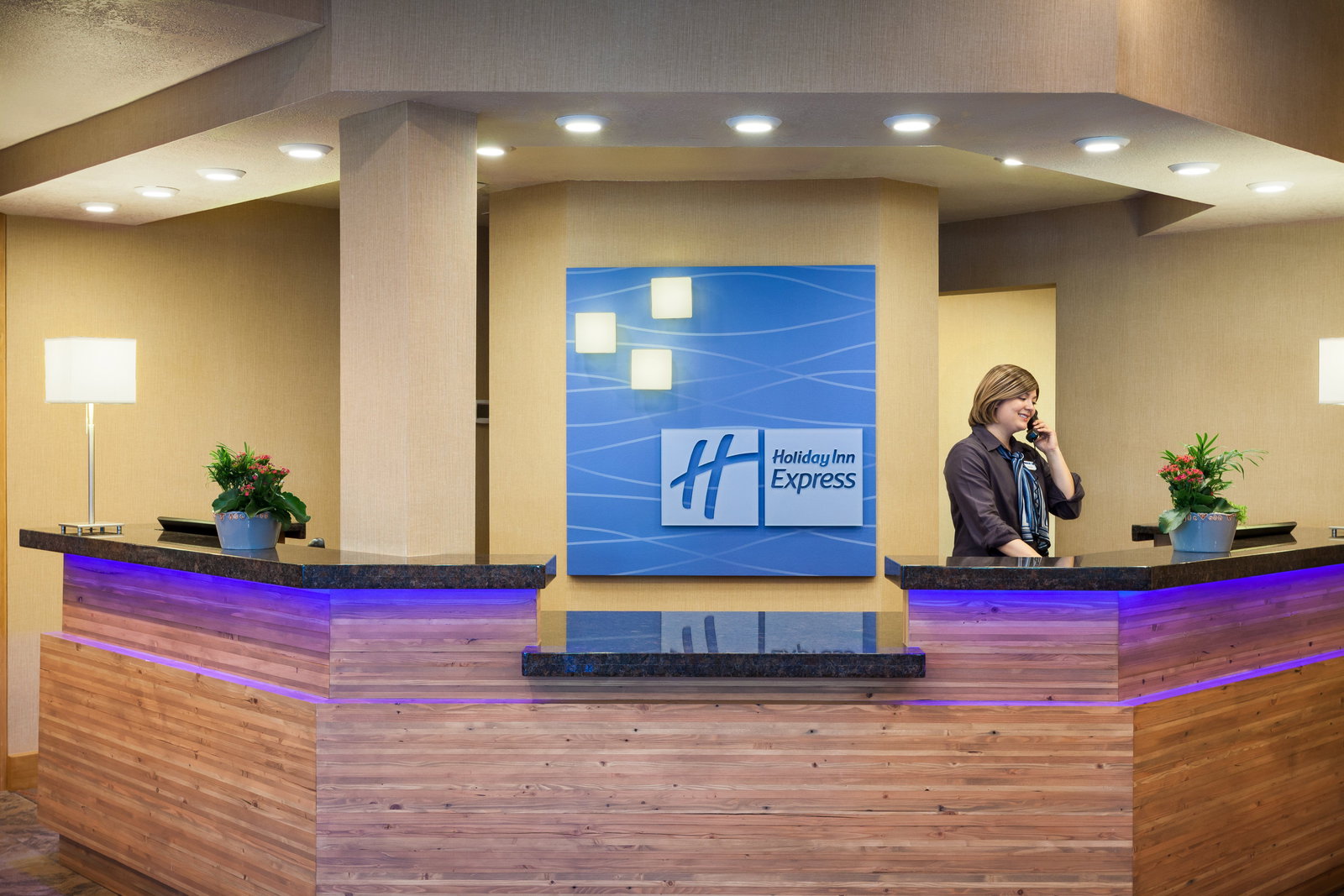 Holiday Inn Express Hotel & Suites - thumb 2