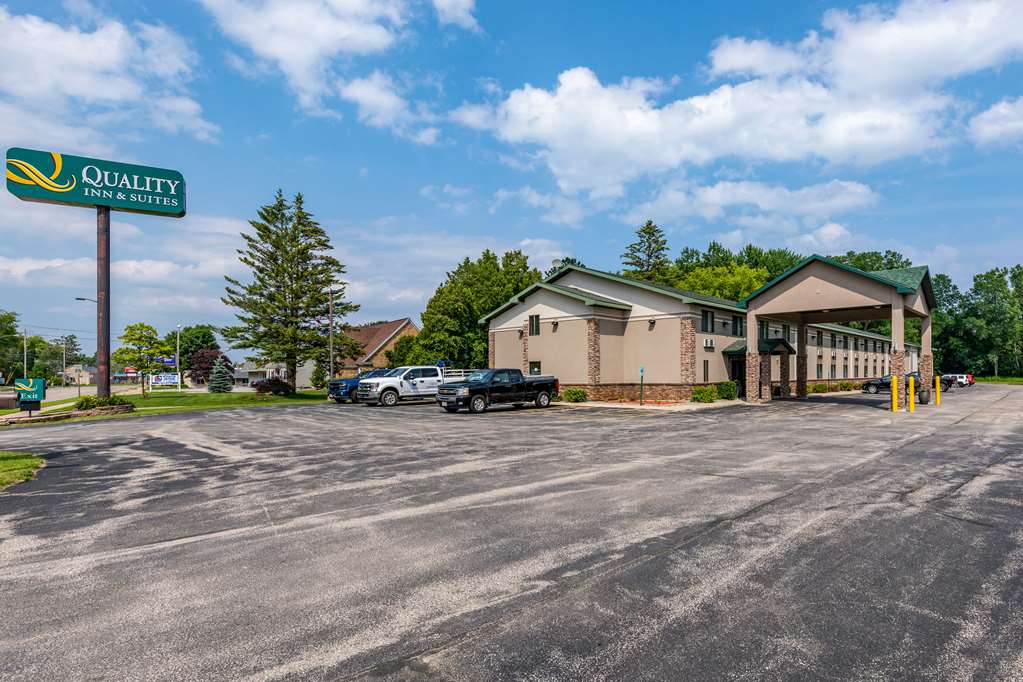 Quality Inn & Suites Marinette - thumb 1