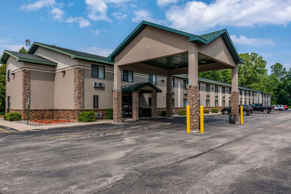 Quality Inn & Suites Marinette - thumb 2