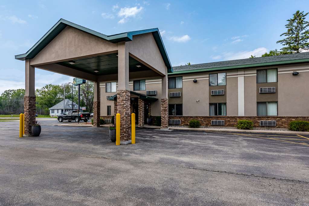 Quality Inn & Suites Marinette - thumb 3