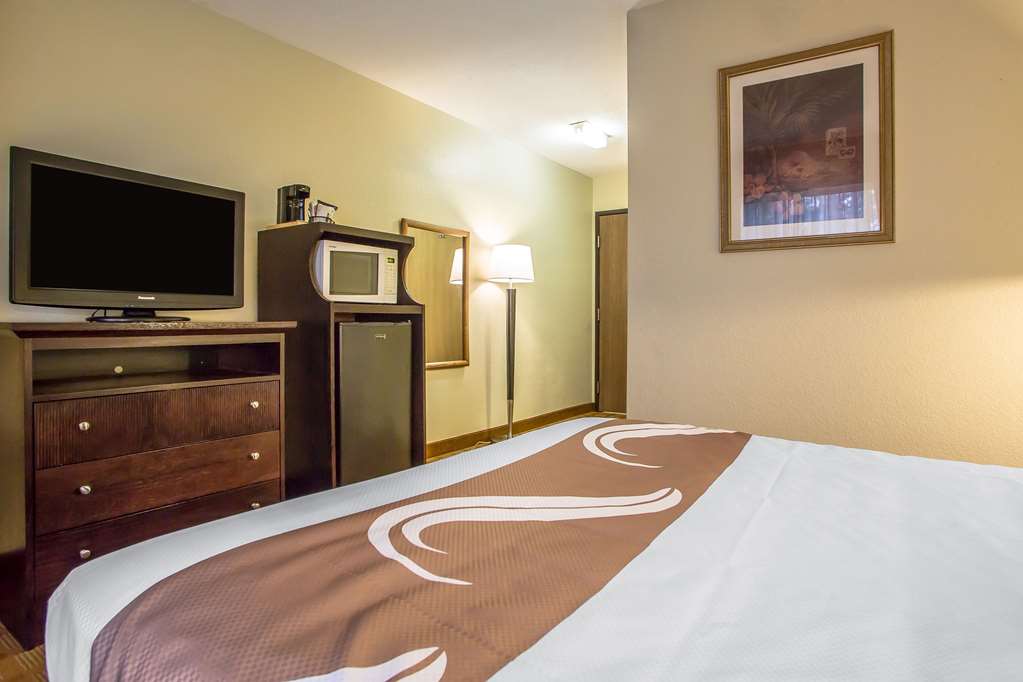 Quality Inn & Suites Marinette - thumb 9