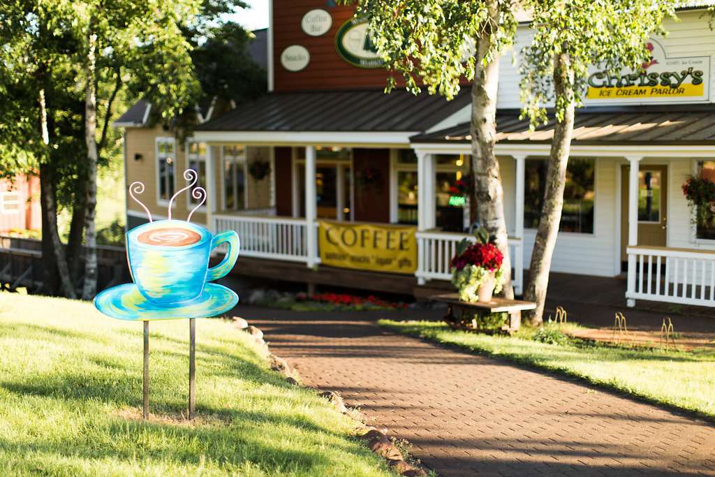 Maddens On Gull Lake - thumb 2