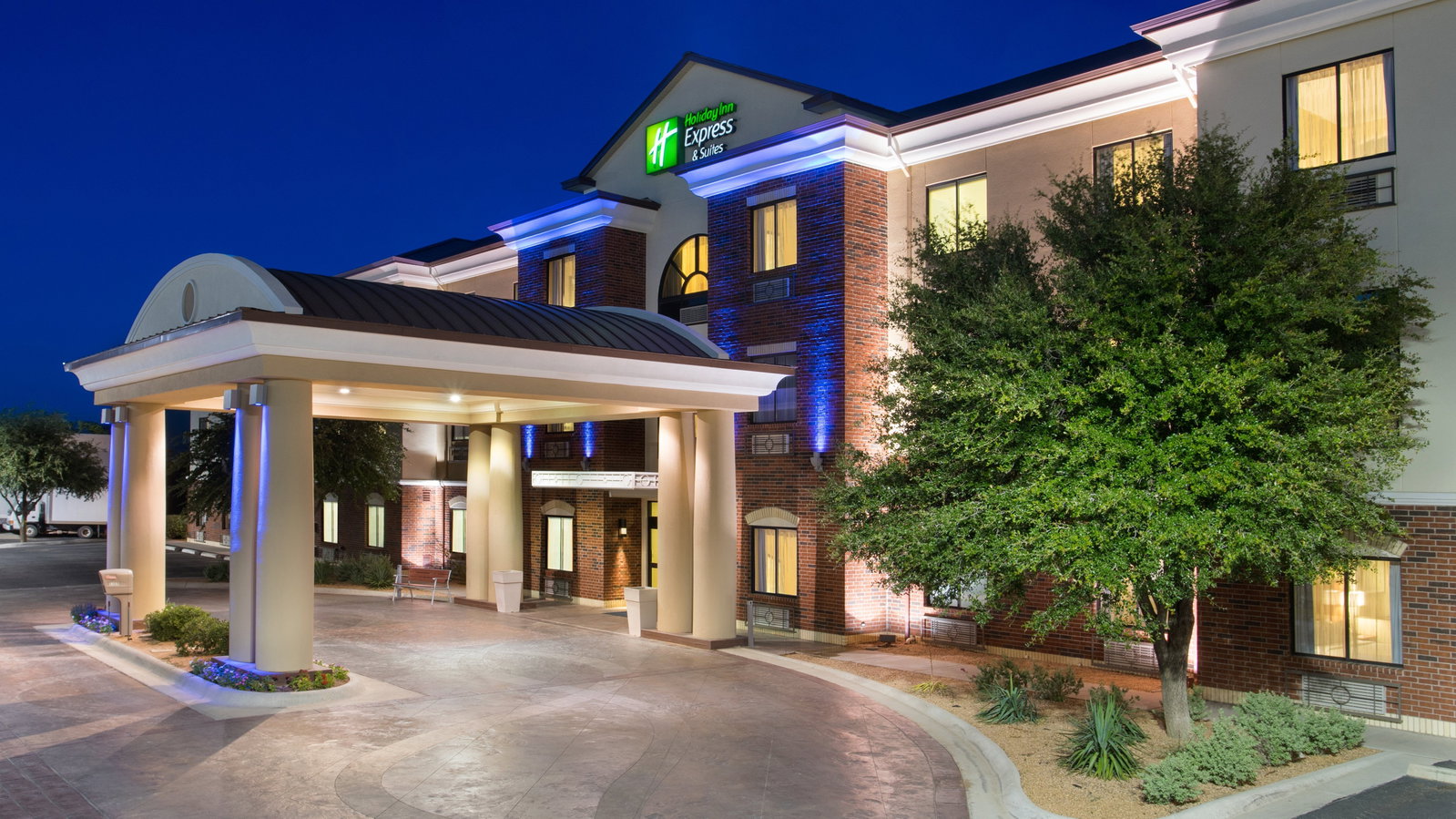 Holiday Inn Express/Suites Midland Loop - thumb 1