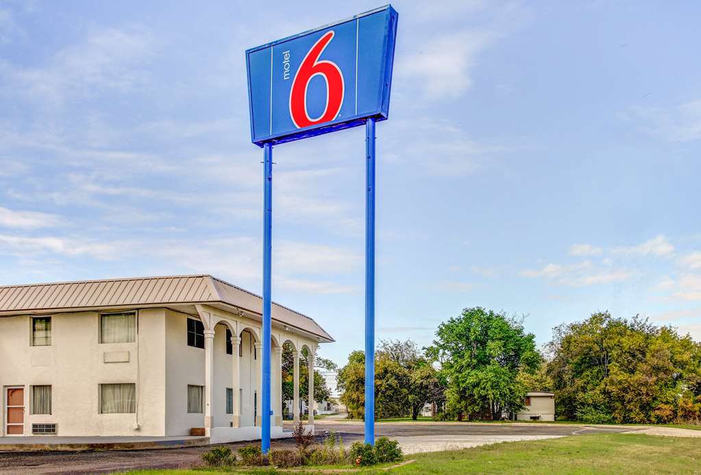 Motel 6 Waco - Lacey Lakeview