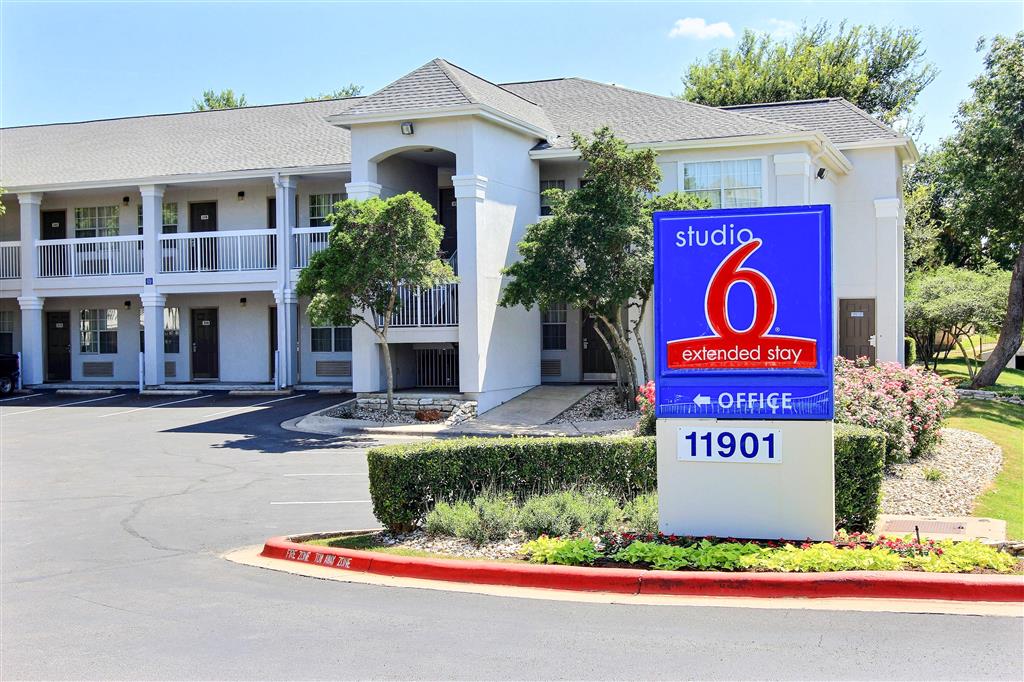 Studio 6 Austin Northwest