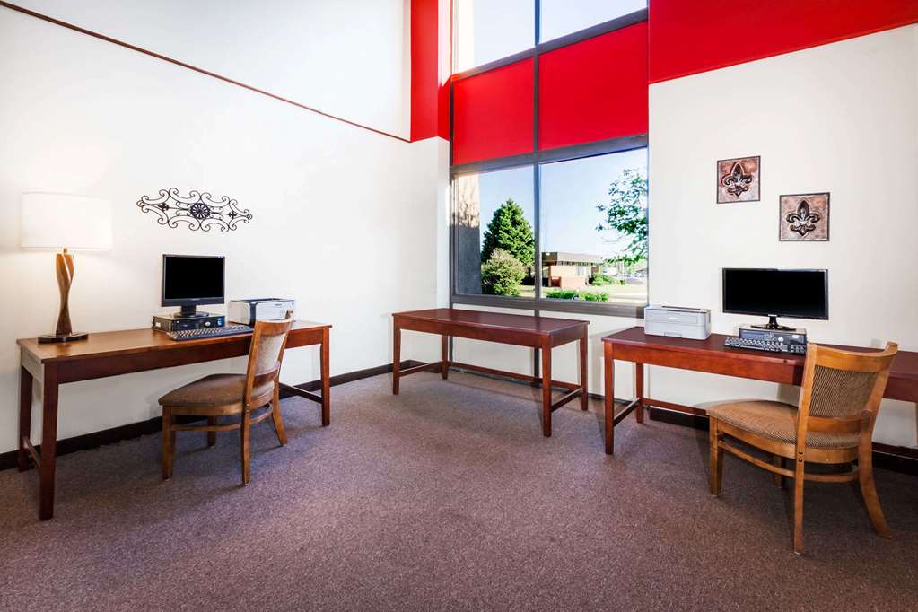 Ramada Lansing Hotel & Conference Ctr - thumb 2