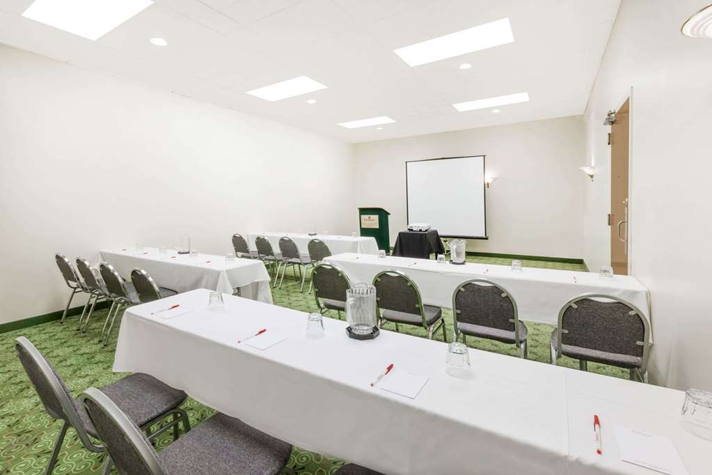 Ramada Lansing Hotel & Conference Ctr - thumb 11