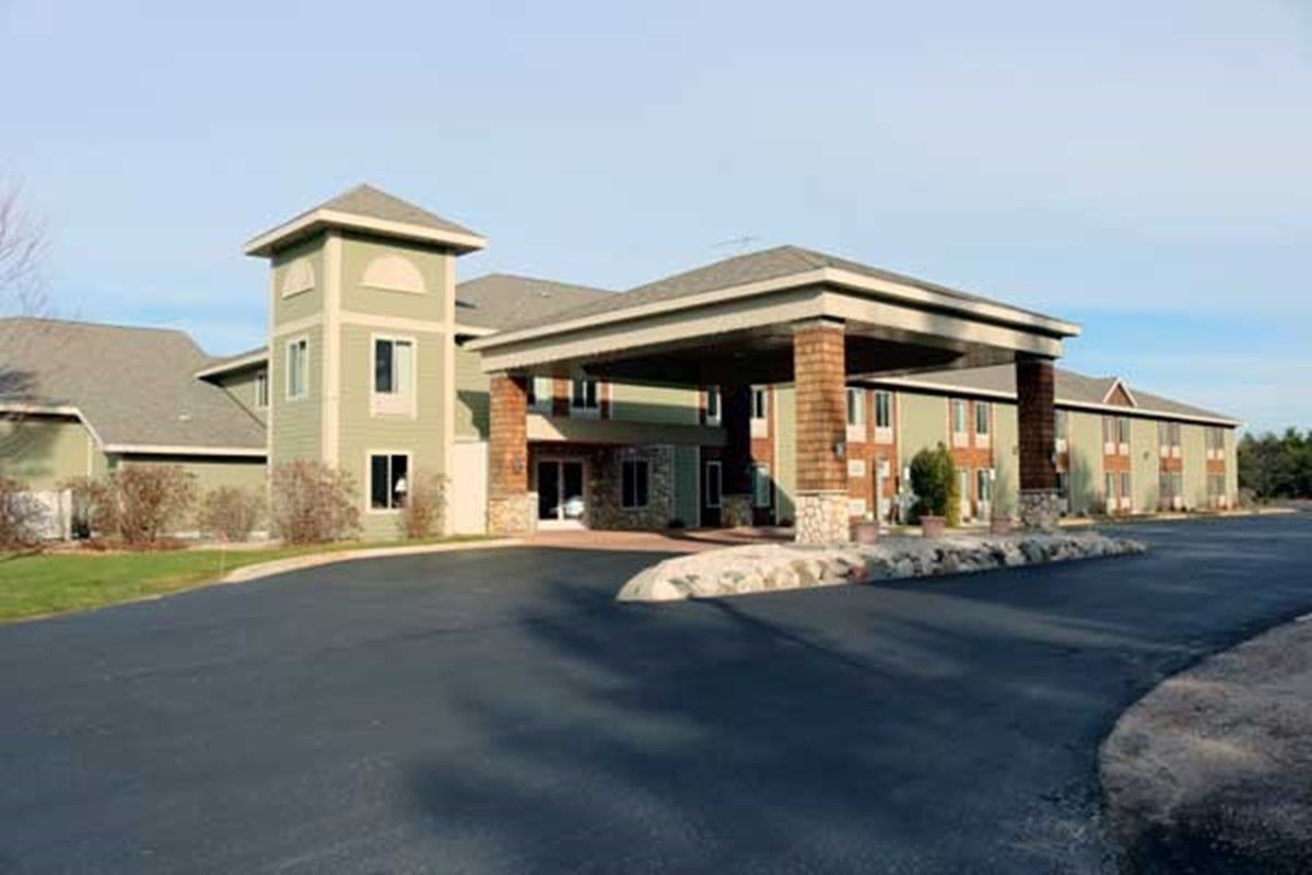 Pellston Lodge - thumb 1