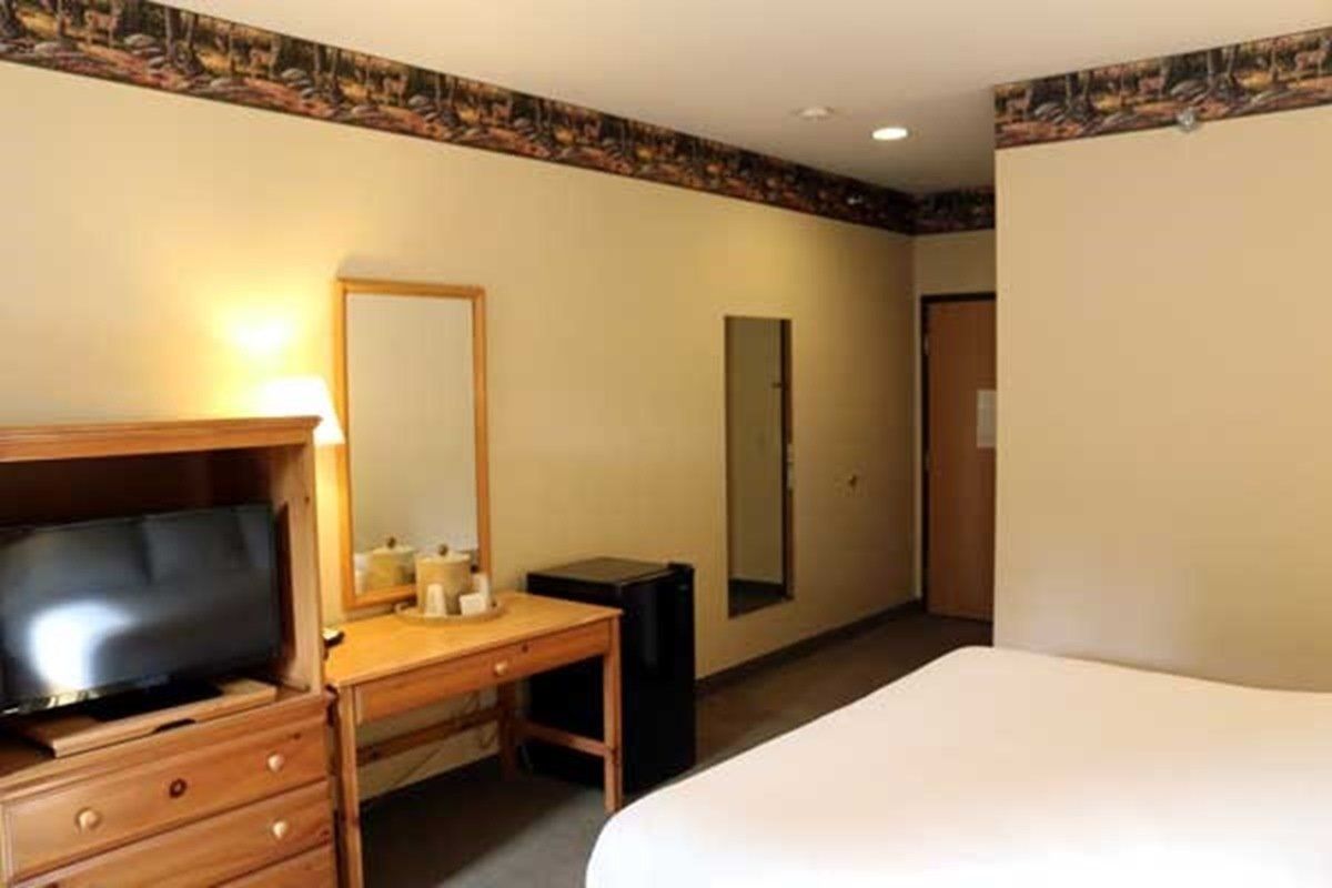 Pellston Lodge - thumb 3