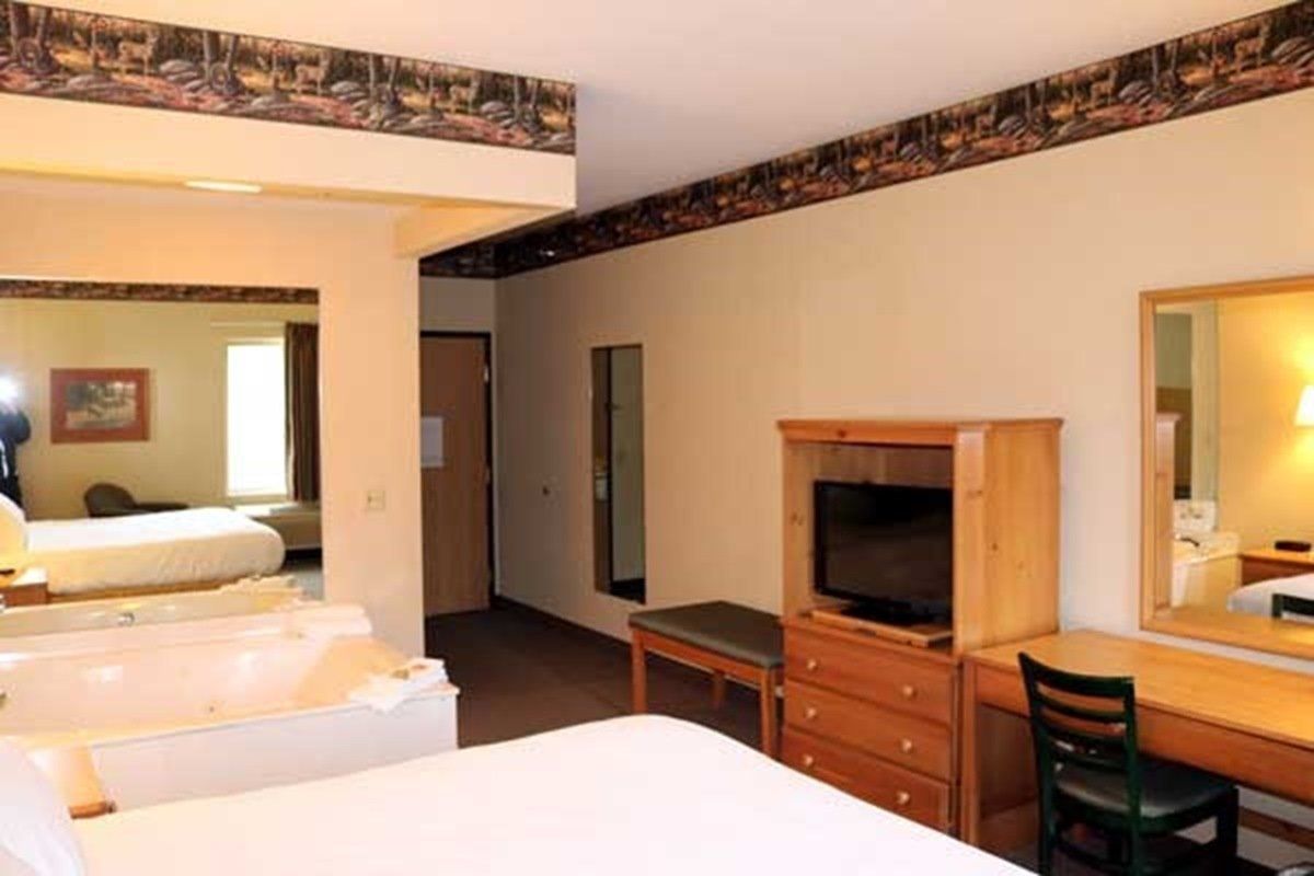 Pellston Lodge - thumb 4