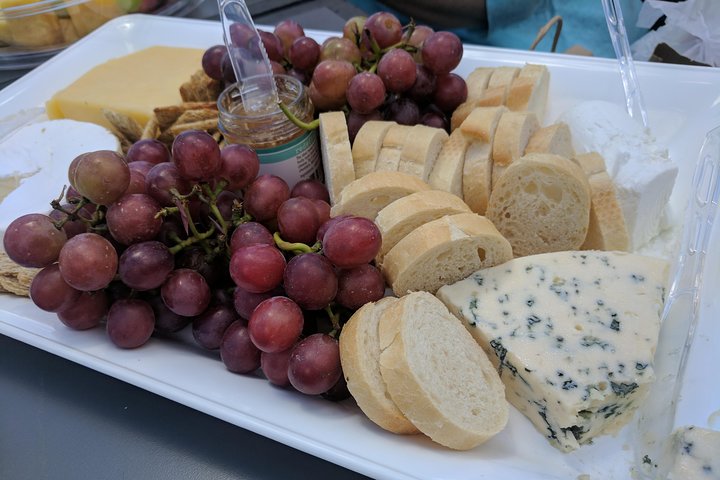 Wine & Cheese Tour - thumb 4