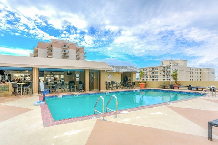 Virginia Beach Bar Hunt: Ocean Views & Brews - thumb 2